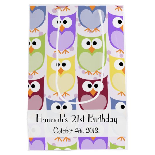 かわいいフクロウ柄フクロウカラフルズ誕生日 ミディアムペーパーバッグ (裏面)