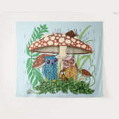 かわいいフクロウ科きのこ雨 タペストリー (正面(横))