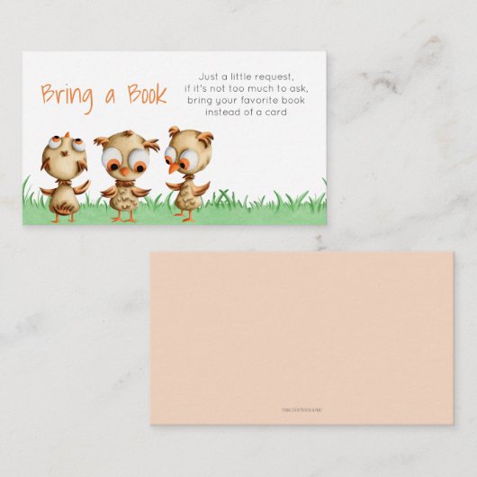 かわいいフクロウ赤ちゃんシャワーで本を持ってくる エンクロージャーカード (正面/裏面)
