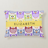 かわいいフクロウ、フクロウカラフルの柄、フクロウ、お名前 アクセントクッション (正面)
