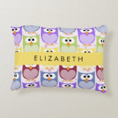 かわいいフクロウ、フクロウカラフルの柄、フクロウ、お名前 アクセントクッション (裏面)