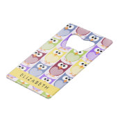 かわいいフクロウ、フクロウカラフルの柄、フクロウ、お名前 クレジットカード栓抜き (正面アングル)