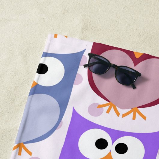 かわいいフクロウ、フクロウカラフルの柄、フクロウ、お名前 ビーチタオル (インサイチュ)