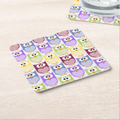 かわいいフクロウ、フクロウ柄、ベビーフクロウカラフル、フクロウ スクエアペーパーコースター (アングル)