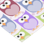 かわいいフクロウ、フクロウ柄、ベビーフクロウカラフル、フクロウ ミディアムテーブルランナー (コーナー)