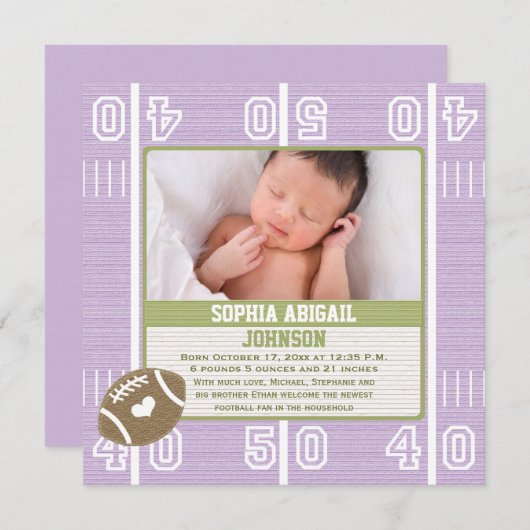 かわいいフットボールのベビーの発表の紫色の女の子 案内状 (正面/裏面)