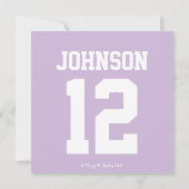 かわいいフットボールのベビーの発表の紫色の女の子 案内状 (裏面)