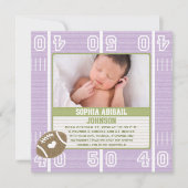 かわいいフットボールのベビーの発表の紫色の女の子 案内状 (正面)