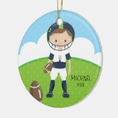 かわいいフットボール選手のパーソナライズな日付がついたクリスマス セラミックオーナメント (左)