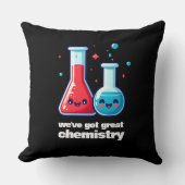 かわいいフラスコ&チューブ私たちは化学を持っ得てい素晴らしる クッション (正面)