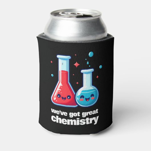 かわいいフラスコ&チューブ私たちは化学を持っ得てい素晴らしる 缶クーラー (缶裏面)