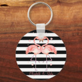 かわいいフラミンゴスインラブ,白黒ストライプ キーホルダー (正面)