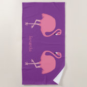 かわいいフラミンゴ名前をカスタムするビーチタオル ビーチタオル (正面)