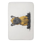 かわいいフランスのブルドッグがレインコートを着る バスマット (正面縦)