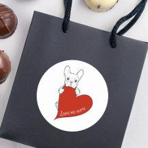 かわいいフランスのブルドッグと赤いハート