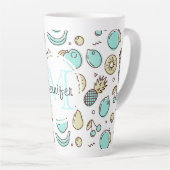 かわいいフルーツパターン夏ラインスケッチモノグラム カフェラテマグ (右アングル)