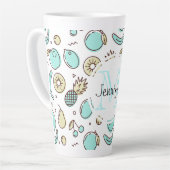 かわいいフルーツパターン夏ラインスケッチモノグラム カフェラテマグ (左アングル)