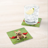 かわいいフレンチ・ブルドッグのスーパーヒーローは草で走ります スクエアペーパーコースター (インサイチュ)