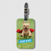 かわいいフレンチ・ブルドッグのスーパーヒーローは草で走ります ラゲッジタグ (正面縦)