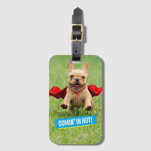かわいいフレンチ・ブルドッグのスーパーヒーローは草で走ります ラゲッジタグ (正面縦)
