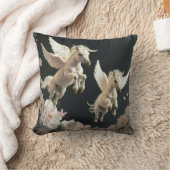 かわいいフローラ飛んでいるユニコーン小さなポニースローピル クッション (ブランケット)