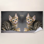 かわいいフワフワの猫ベビー ビーチタオル (正面)