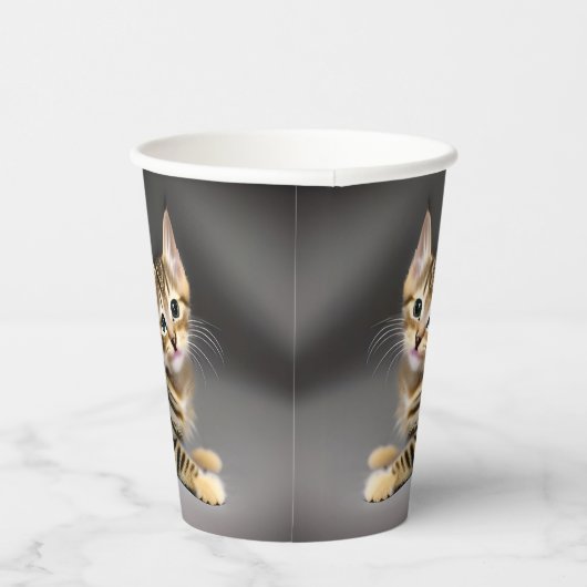 かわいいフワフワの猫ベビー-子供の誕生日 紙コップ (右)