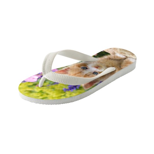 かわいいフワフワベビー猫猫ペット写真 – キッズビーチサンダル (アングル)