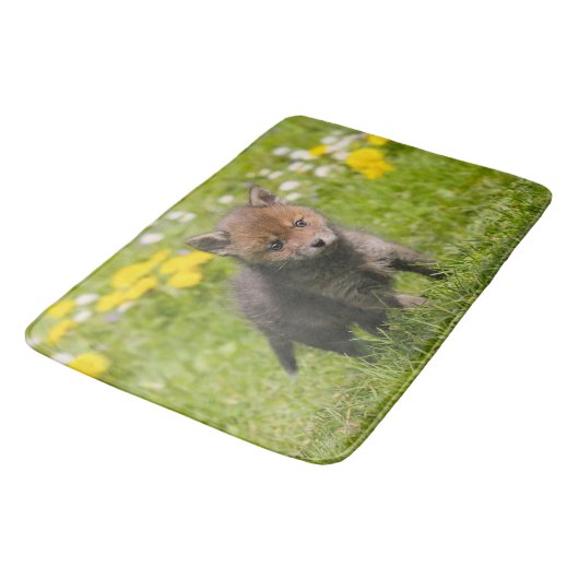 かわいいフワフワ赤キツネカブワイルドベビーアニマル – 大 バスマット (アングル)