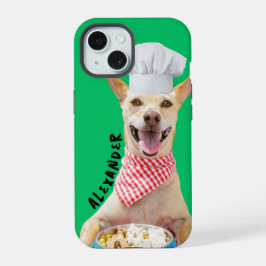 かわいいフード系デザインのシェフハットをかぶった犬 iPhone 15ケース
