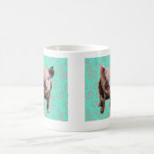 かわいいブタ-青及びピンクの渦巻 コーヒーマグカップ (中央)