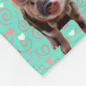 かわいいブタ-青及びピンクの渦巻 フリースブランケット (角)