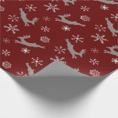 かわいいブルゴーニュ飛んでいるートナカイ雪のクリスマス ラッピングペーパー (角)