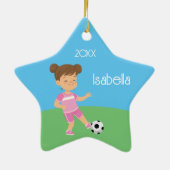 かわいいブルネット女子サッカー選手 セラミックオーナメント (裏面)