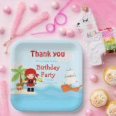 かわいいブルネット海賊ガールインレッド誕生日 ペーパープレート (パーティー)