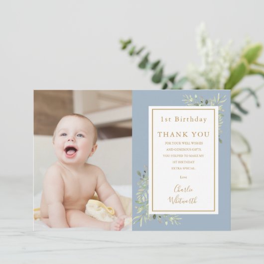 かわいいブルーのグリーンフォト1歳誕生日 サンキューカード (スタンド正面)