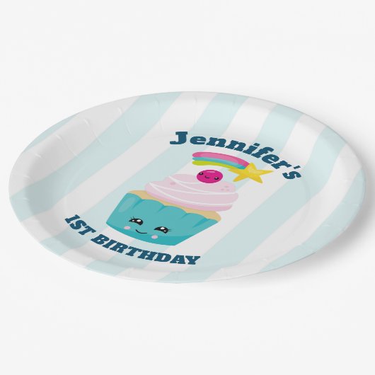 かわいいブルーカップケーキとかわいい顔誕生日 ペーパープレート (アングル)