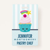 かわいいブルーカップケーキとかわいい顔 バッジ (裏面)