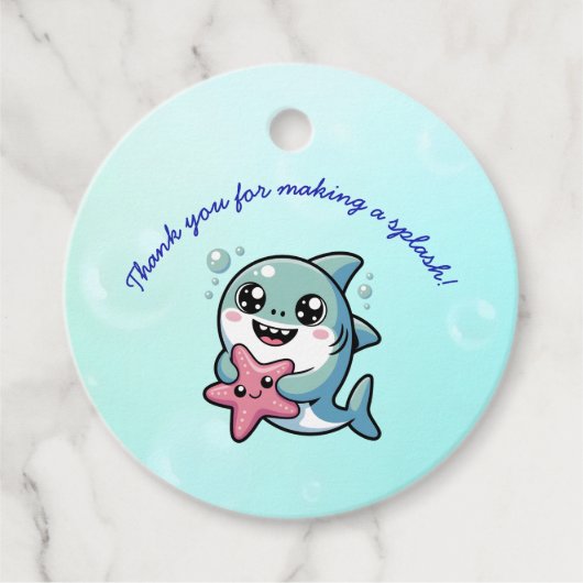 かわいいブルーシャークとピンクのヒトデのベビーシャワー フェイバータグ (正面)
