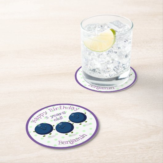 かわいいブルーベリーの友人の漫画のイラストレーション ラウンドペーパーコースター (インサイチュ)