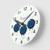 かわいいブルーベリーパープル漫画のイラストレーション ラウンド壁時計 (傾斜)