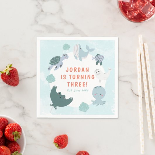 かわいいブルーボーイズザシーウォーター誕生日 スタンダードカクテルナプキン (インサイチュ)