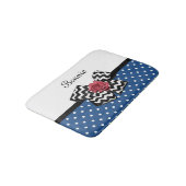 かわいいブルー水玉模様レッドローズシェブロンボウと名前 バスマット (アングル)