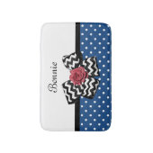 かわいいブルー水玉模様レッドローズシェブロンボウと名前 バスマット (正面縦)