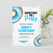 かわいいブルー&ホワイトウォーターカラードーナツボーイ誕生日 招待状 (スタンド正面)