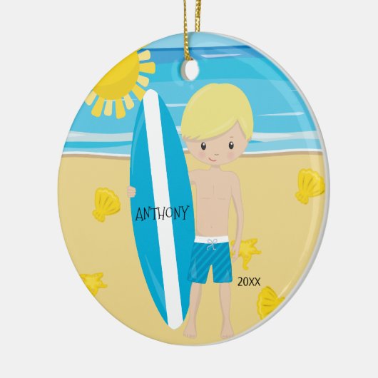 かわいいブロンドのサーファーの男の子のパーソナライズなクリスマス セラミックオーナメント (左)