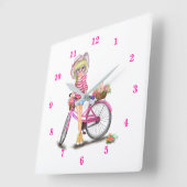 かわいいブロンドの女の子と、花に猫をつけたピンクの自転車 スクエア壁時計 (傾斜)