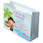 かわいいブロンド海賊ガールインピンク誕生日ありがとう ラージペーパーバッグ (正面アングル)