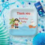 かわいいブロンド海賊ボーイinレッド誕生日 ペーパープレート (パーティー)