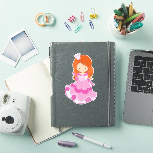 かわいいプリンセス、王冠、ピンクドレス、オレンジ色の髪 シール (iPadカバー)